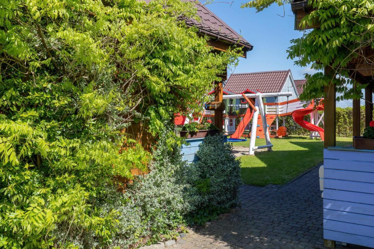 Domki Rekin Podgrzewany Basen Z Brodzikiem Oraz Klimatyzacja Rewal Exterior photo